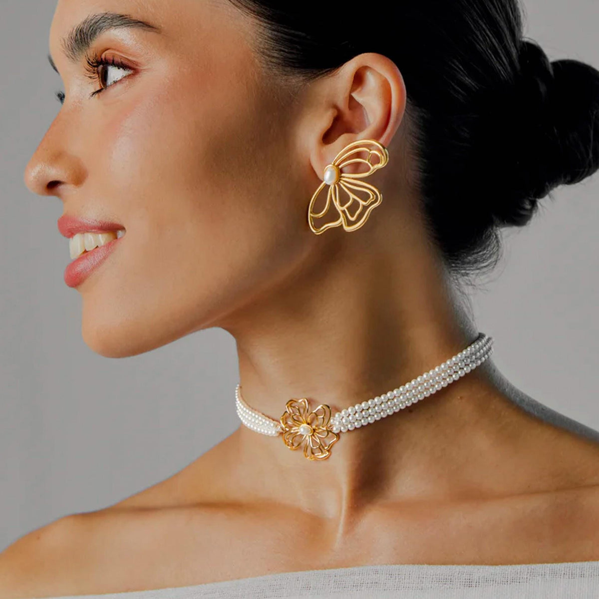 One Senhora Margot Petal Gold Colar