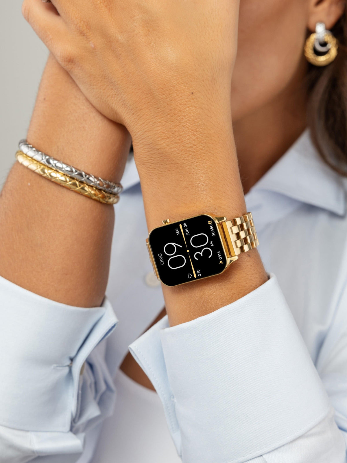 One MagicCall Gold Links Smartwatch