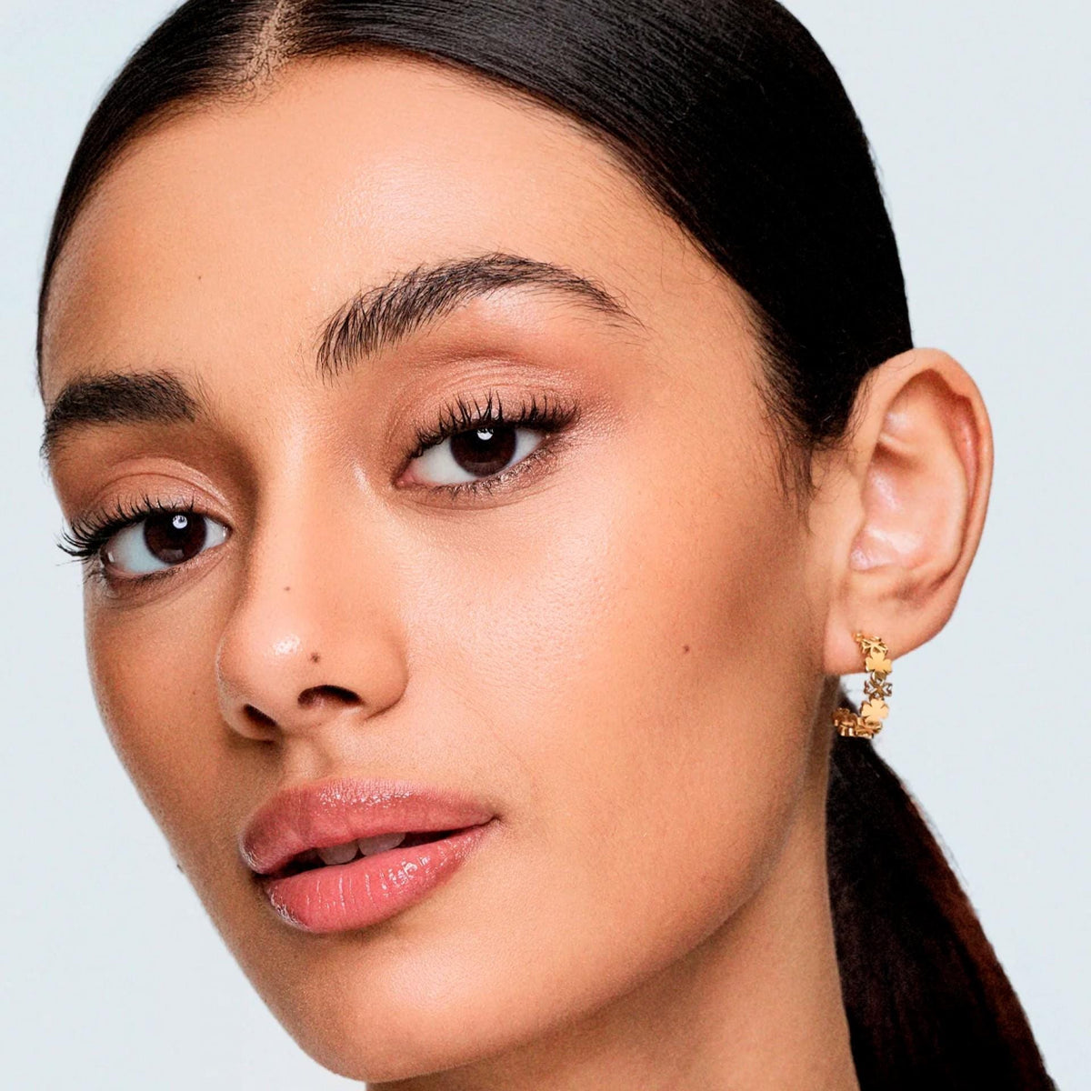 One Lucky Flower Hoop Gold Brincos